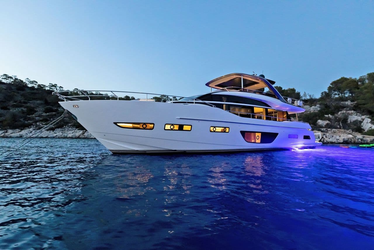 26-metre Princess 85 motor yacht Vista — luxury charter for 8 guests in Greek waters