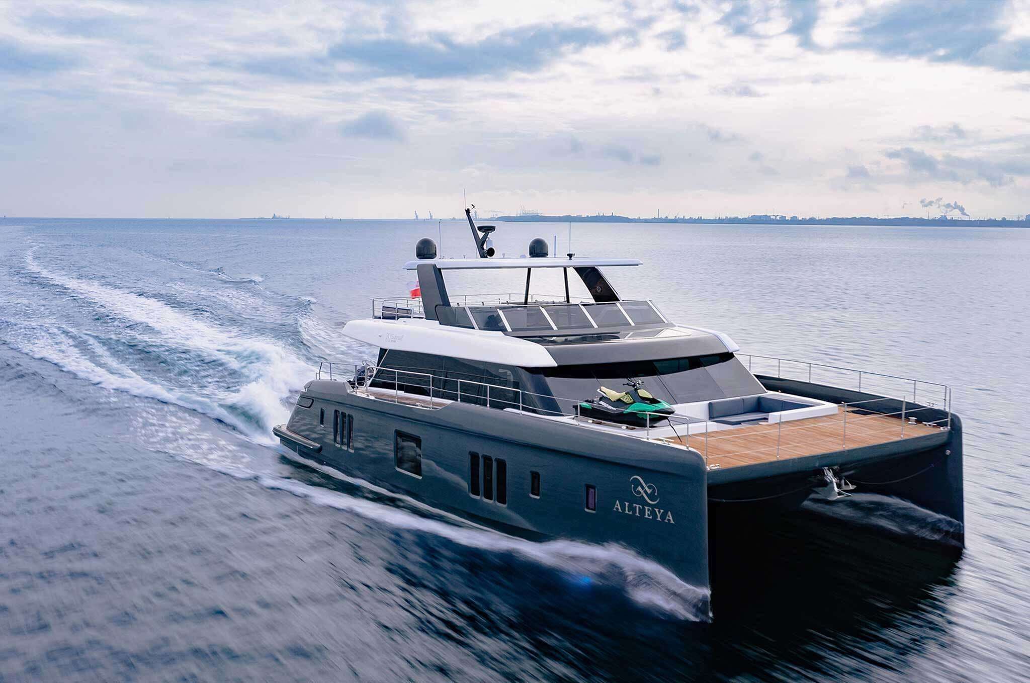 P/CAT ALTEYA — luxury yacht charter Greece